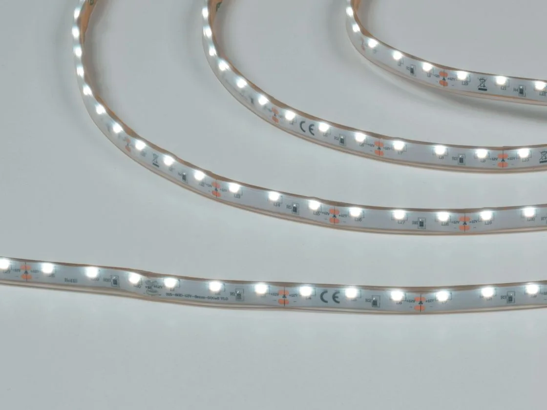 SWG Светодиодная лента 315, 60 LED/м, 4,8 Вт/м, 12В , IP67, Цвет: Холодный белый, SWG31560-12-4.8-W-67 SWG Светодиодная лента 315, 60 LED/м, 4,8 Вт/м, 12В , IP67, Цвет: Холодный белый, SWG31560-12-4.8-W-67